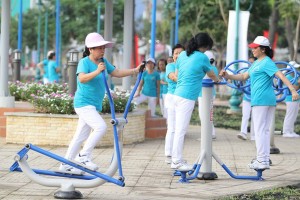 XU HƯỚNG SỬ DỤNG DỤNG CỤ THỂ LỰC TẬP BỤNG - MÁY TẬP TAY VAI ĐÔI NGOÀI TRỜI  XU HƯỚNG SỬ DỤNG DỤNG CỤ THỂ LỰC TẬP BỤNG - MÁY TẬP TAY VAI ĐÔI NGOÀI TRỜI